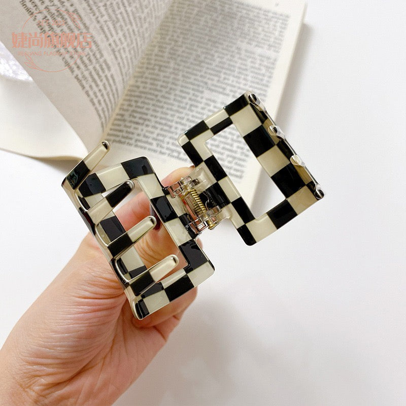 Chessboard Hair Claws by Veronique