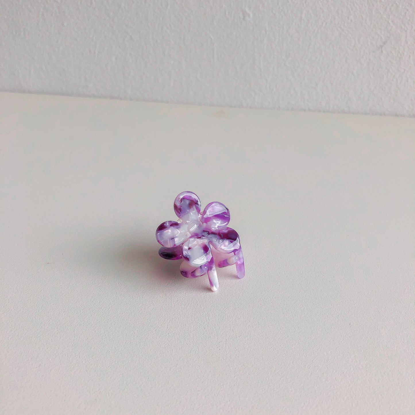 Amethyst Daisy Mini by Veronique