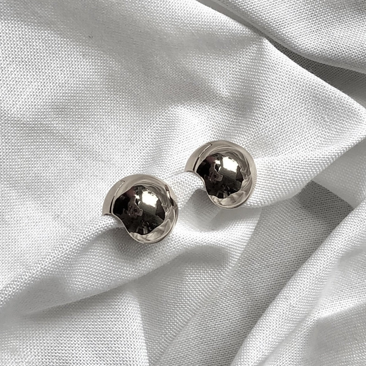 Ball Earrings in 925 Silver by Veronique