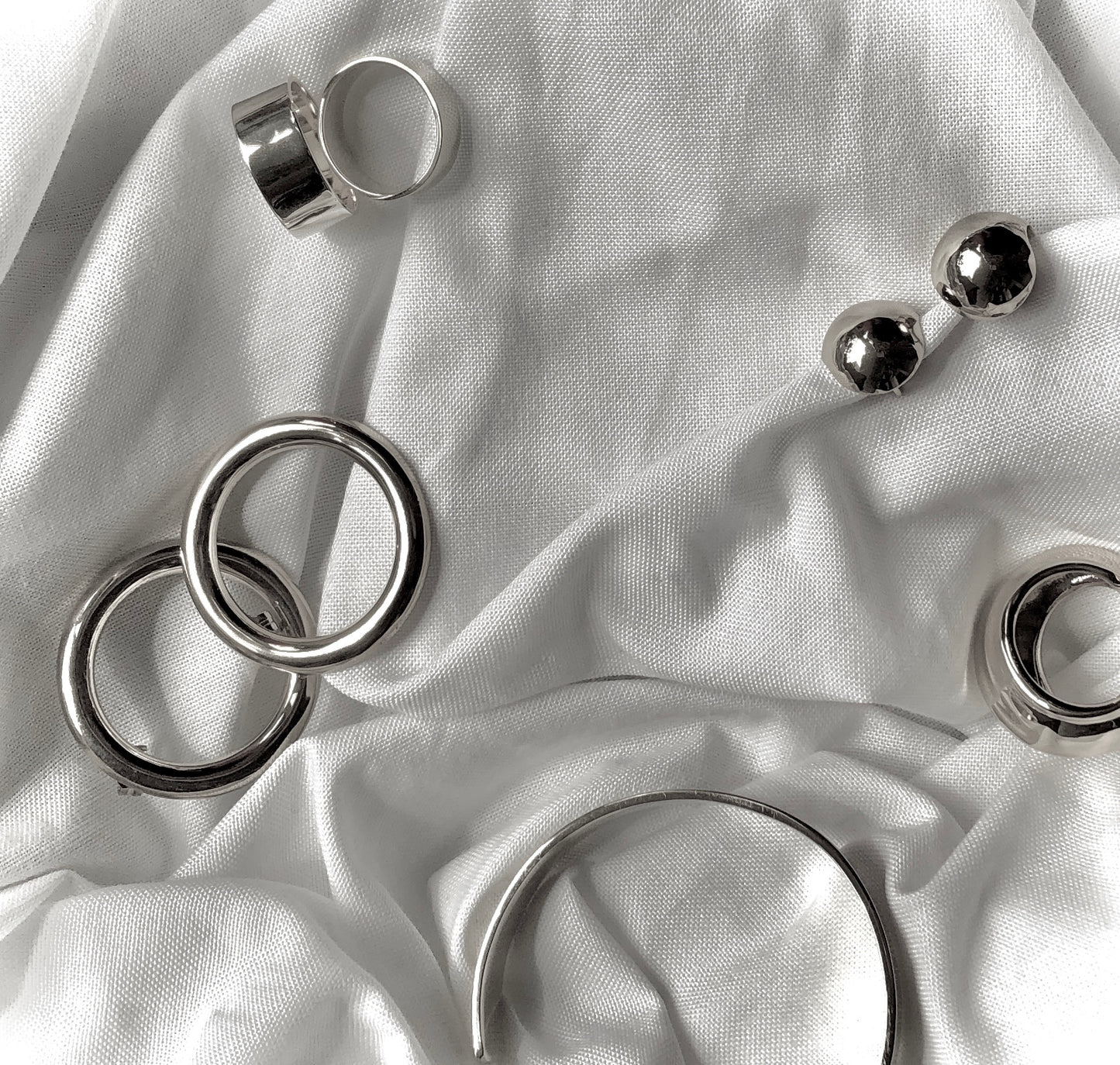 Ball Earrings in 925 Silver by Veronique