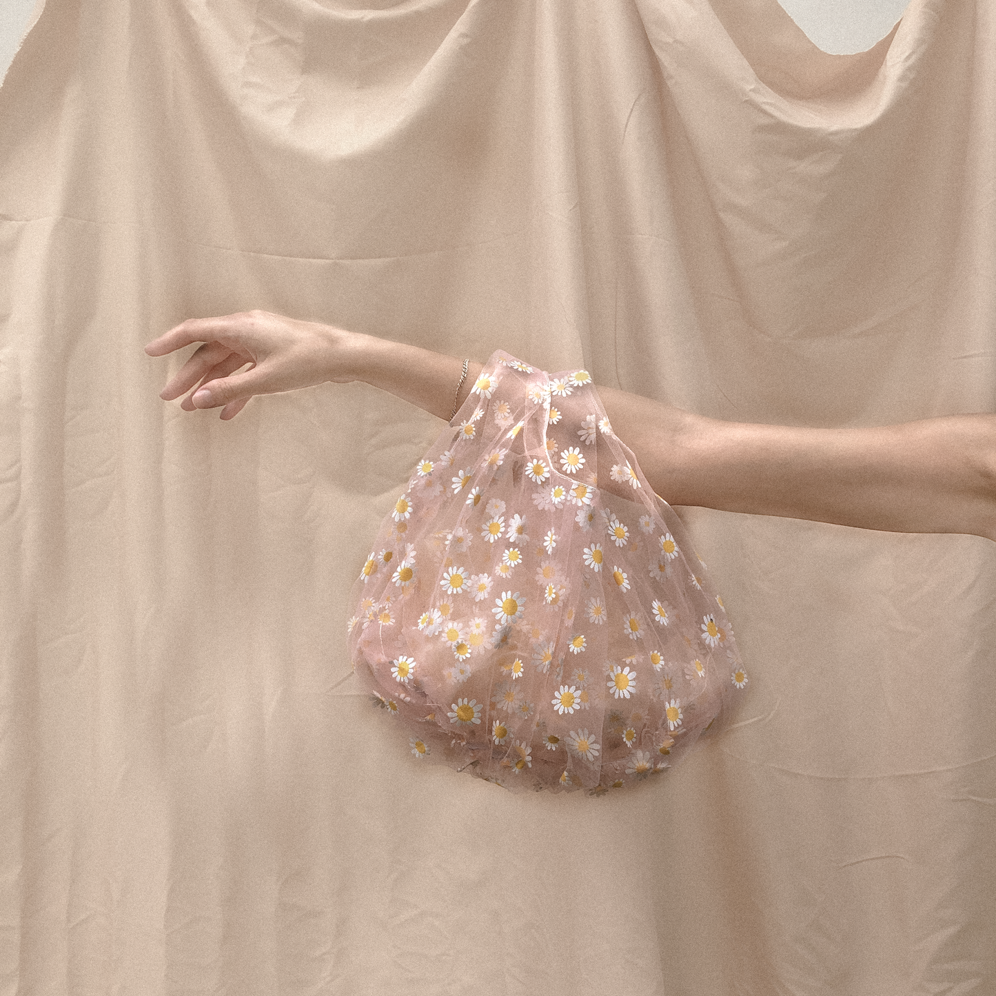 Daisy Mesh Bag in Peche by Veronique