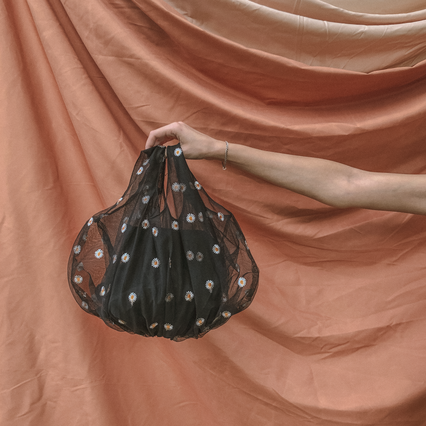 Daisy Mesh Bag in Peche by Veronique